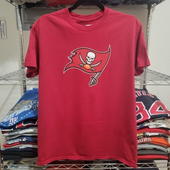 Tampa Bay Buccaneers Men's Size M Graphic print t-shirt - Picture 1 of 2